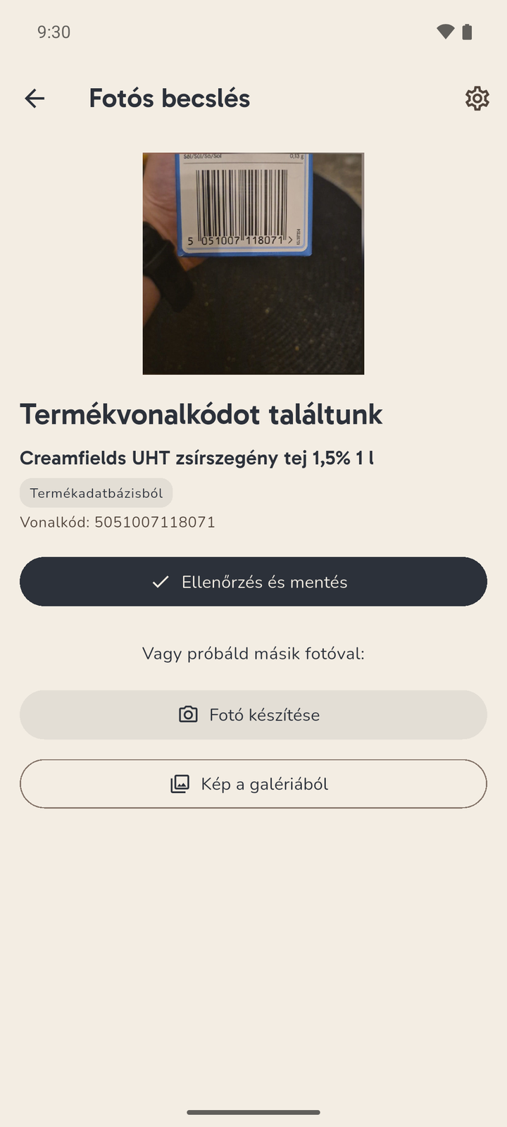 A Karbi termékvonalkódot ismert fel. A termék nevét és a termékadatbázis jelölését mutatja.