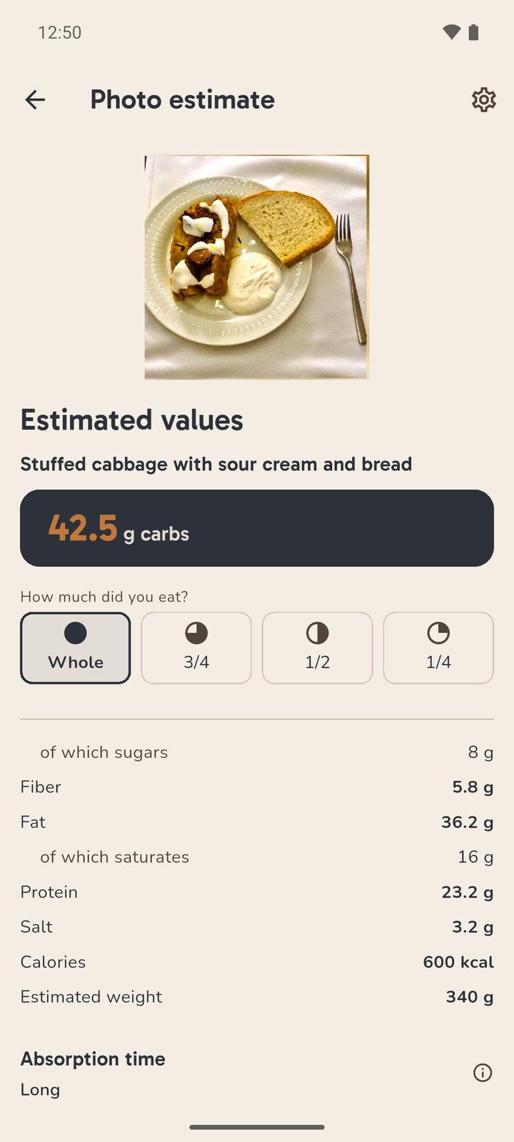 Karbi's result screen for stuffed cabbage with sour cream and bread: estimated carbohydrate, fat, protein, calories and the absorption-time indicator.